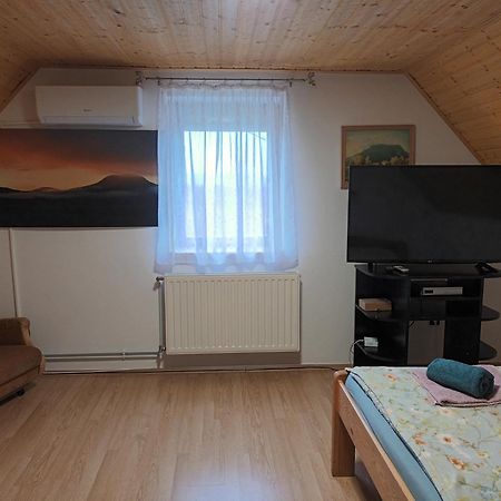 Keknefelejcs Vendeghaz Apartment Tapolca Exterior photo